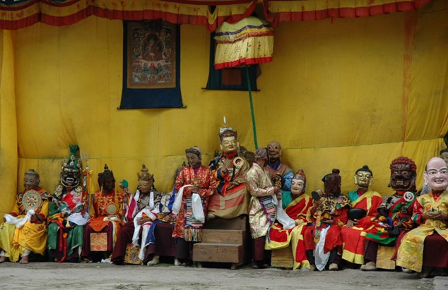 Guru Senge, Guru Rinpoches åttonde manifestation Cham dansare med masker fotograferade 2005 i Tamzhing Lhundup klostret, Bumthang, säte för Pema Lingpa.